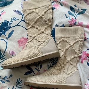 Ugg classic argyle cream boot size 7